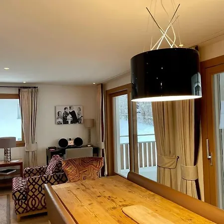 Elegant In Close To Caumasee * Flims