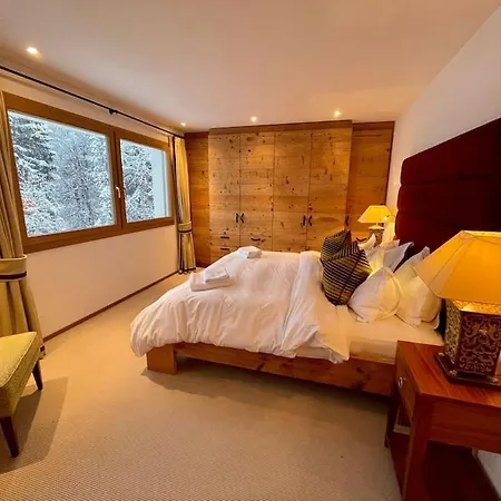 Elegant In Close To Caumasee * Flims