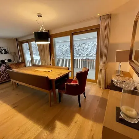 Elegant In Close To Caumasee * Flims