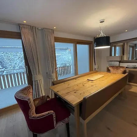Elegant In Close To Caumasee * Flims