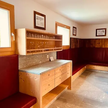 Elegant In Close To Caumasee Flims