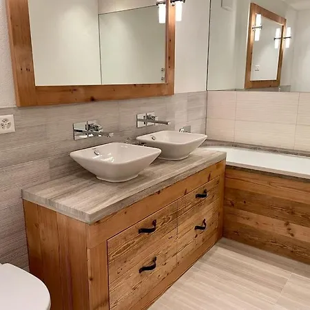 Elegant In Close To Caumasee * Flims