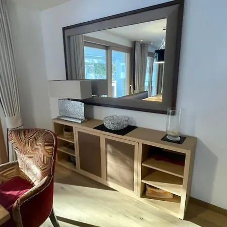 Elegant In Close To Caumasee 弗利姆斯