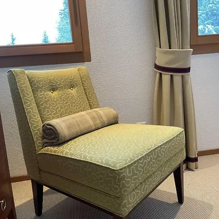 Elegant In Close To Caumasee