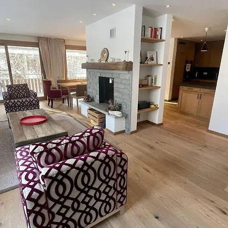 Elegant In Close To Caumasee * Flims